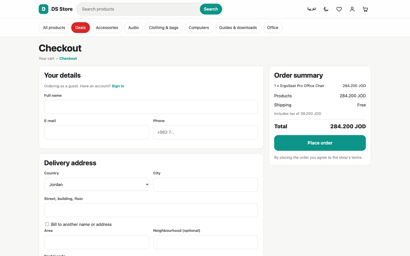 Zyntra E-commerce, the shop's checkout: the shopper's details, the delivery address and the order summary with its tax